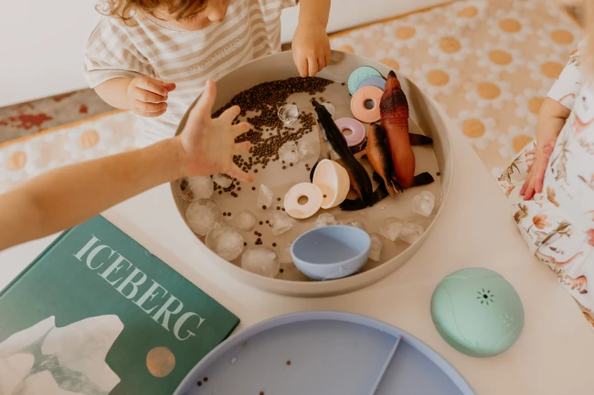pol_pl_Jellystone-Tacka-sensoryczna-Play-Tray-Soft-Blue-2w1-pojemnik-niebieski-315_10.jpg